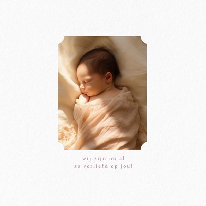 Klassiek wit gebortekaartje met vintage roze engels roosje 2