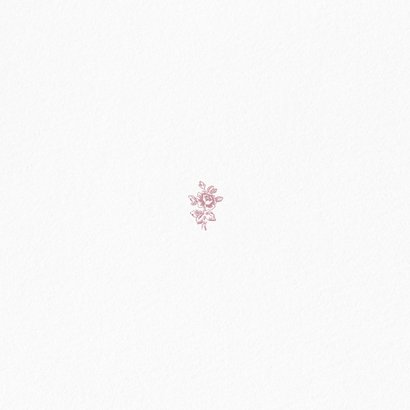 Klassiek wit gebortekaartje met vintage roze engels roosje Achterkant