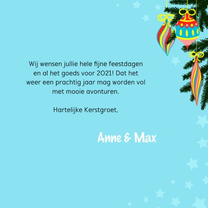 Kleurrijke kerstkaart met vrolijke kat 3