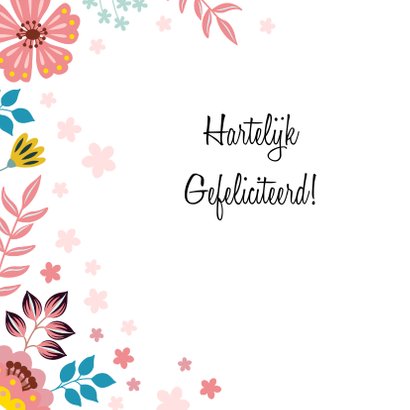 Kleurrijke verjaardagskaart met vlinder en bloemen 2