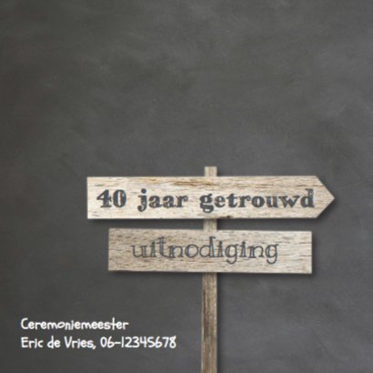 Krijtbord uitnodiging 40 jaar getrouwd - wegwijzers hout 2