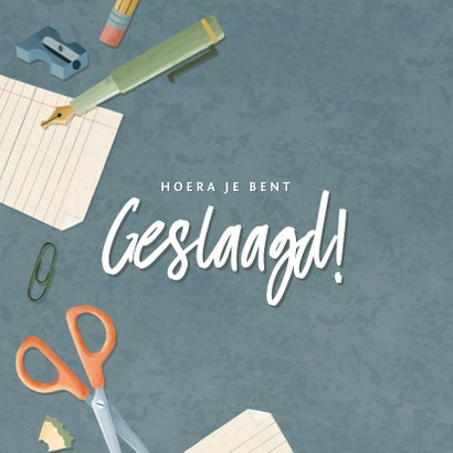 Leuke geslaagd kaart met potloden, papier pennen en schaar 2
