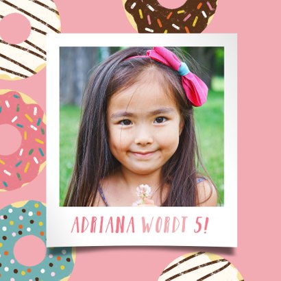 Leuke uitnodiging kinderfeestje met donuts en foto 2