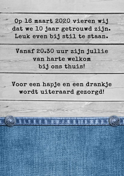 Leuke uitnodiging stempel op denim en hout 3