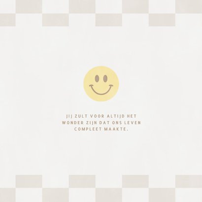 Lief minimalistisch geboortekaartje beige blokjes en smiley 2
