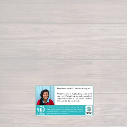 Liefde kaart met houten achtergrond en gekleurde letters 2