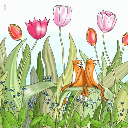 Liefde - knuffelende vosjes tussen de tulpen 2