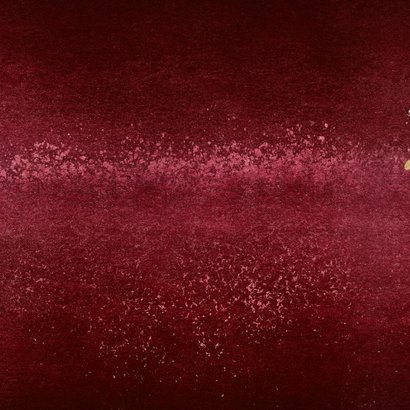 Liefdevolle kerstkaart houten hart op velvet rood botanisch Achterkant