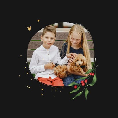 Liefdevolle kerstkaart kersttakjes krans goud hartjes foto 2
