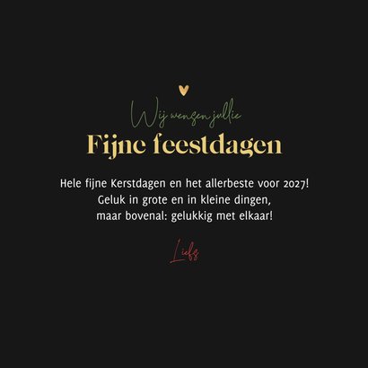 Liefdevolle kerstkaart kersttakjes krans goud hartjes foto 3