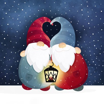 Liefdevolle kerstkaart met 2 kerstkabouters in de sneeuw 2