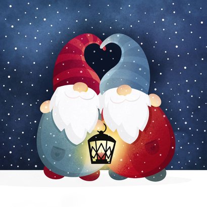 Liefdevolle kerstkaart met 2 kerstkabouters in de sneeuw 2