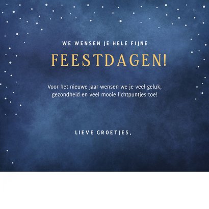 Liefdevolle kerstkaart met 2 kerstkabouters in de sneeuw 3