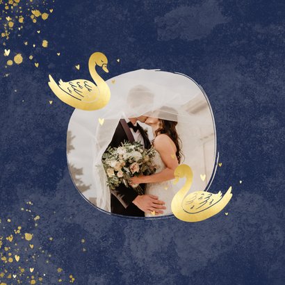 Lieve bedankkaart huwelijk met gouden zwanen blauw 2