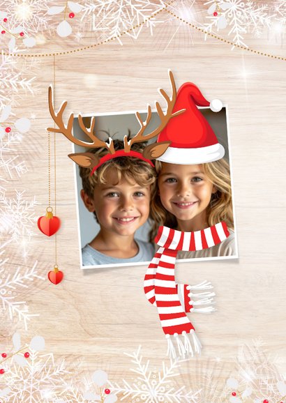 Lieve grappige kerstkaart met kerstknuffel en kerst props 2