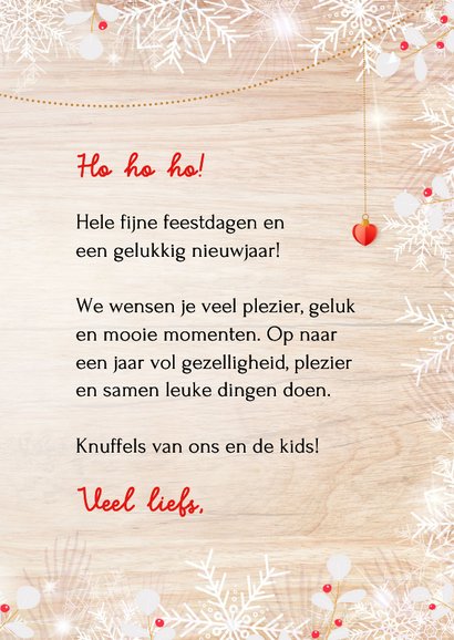 Lieve grappige kerstkaart met kerstknuffel en kerst props 3