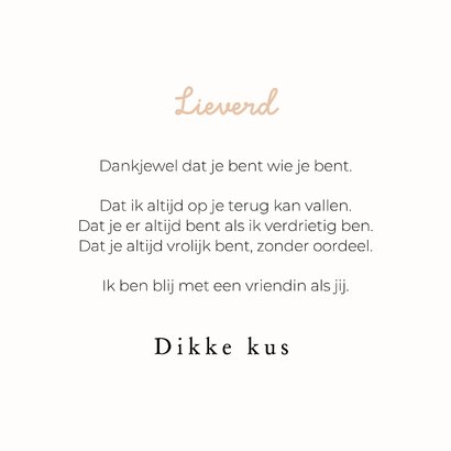 Lieve hondenkaart van klein hondje met bloemenkrans op kop 3