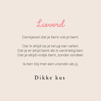 Lieve hondenkaart van klein hondje met bloemenkrans op kop 3