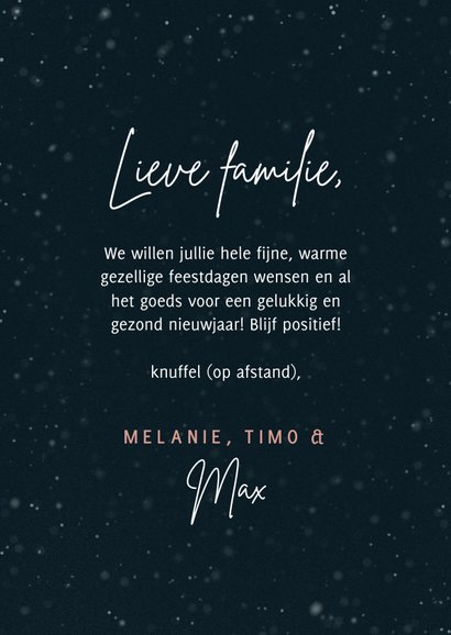 Lieve kerstkaart Stay Pawsitive met hondenpootje & kersttrui 3