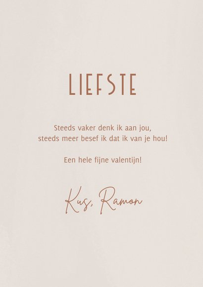 Lieve valentijnskaart met fotocollage in beige tinten 3