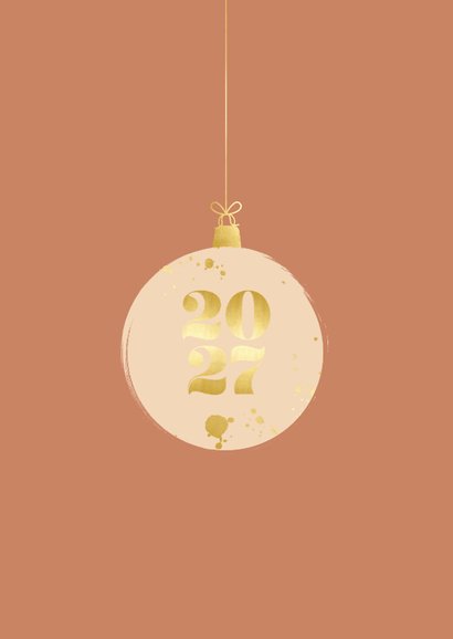 Minimalistische kerstkaart met kerstbal en goudlook terra 2