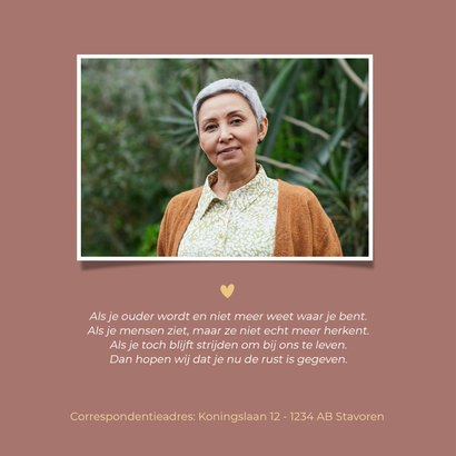 Minimalistische rouwkaart vrouw naam in het groot 2