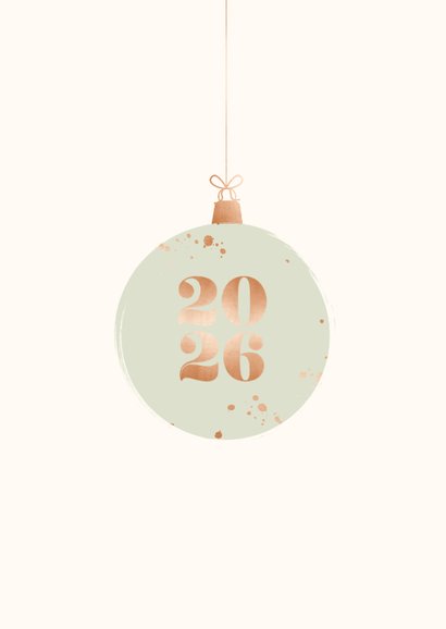 Minimalistische zakelijke kerstkaart met kerstbal en jaartal 2