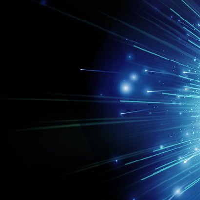 Moderne kerst en nieuwjaarskaart sprankelend blauw licht 2