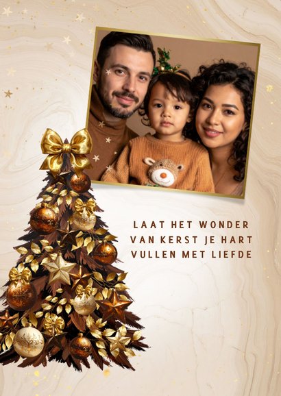 Moderne kerstkaart bruine kerstboom gouden strikken 2