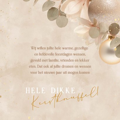 Moderne kerstkaart kerstballen foto's eucalyptus, magnolia 3