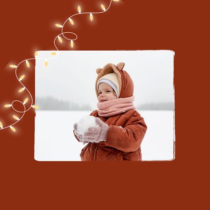 Moderne rode kerstkaart met kerstlampjes merry christmas 2