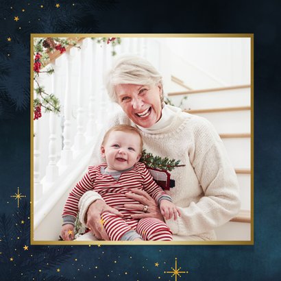 Moderne sfeervolle kerstkaart vrede en liefde met 2 duifjes 2