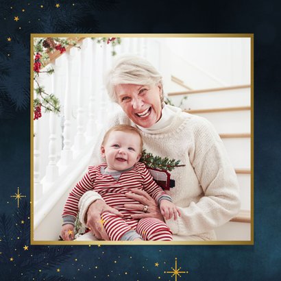 Moderne sfeervolle kerstkaart vrede en liefde met 2 duifjes 2