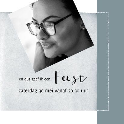 Moderne uitnodiging voor verjaardag (30) met foto en bloem 3