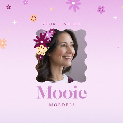 Moederdag kaart mooie illustratie vrouw met bloemen in haar 2