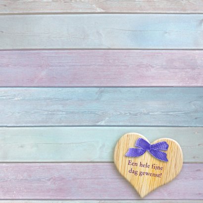 Mooi boeket met roze rozen en hart op steigerhout 3