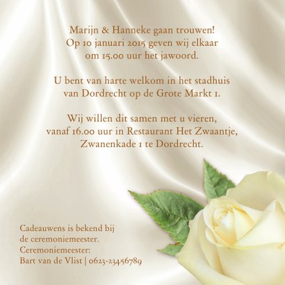 Mooie klassieke trouwkaart met witte rozen op zijde 3