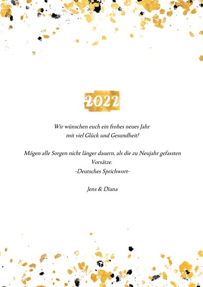 Neujahrskarte goldene Fläche mit 2022 und Konfetti 3