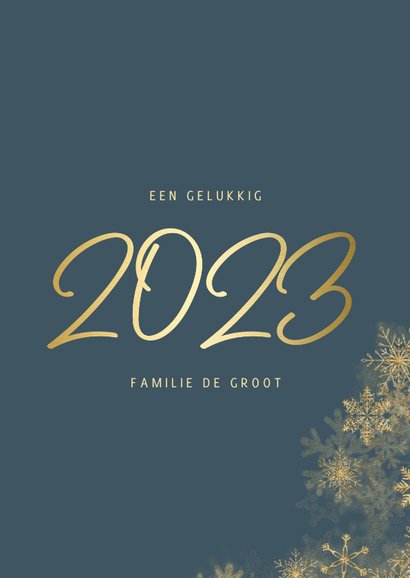 Nieuwjaarskaart grote foto met sneeuwkader en gouden 2023 3