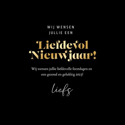 Nieuwjaarskaart liefdevol vuurwerk knuffel goud sterren 3
