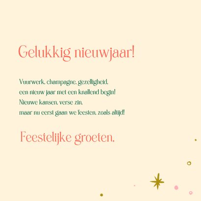 Nieuwjaarskaart met cocktails en confetti 3