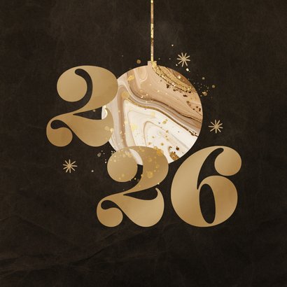Nieuwjaarskaart met marmer kerstbal 2026 2