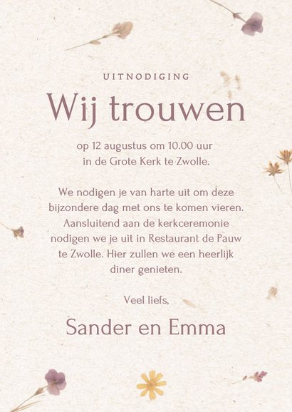 Originele trouwkaart met geperste bloemen uitnodiging 3