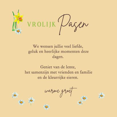  Paaskaart met twee paashaasjes die eiren schilderen 3