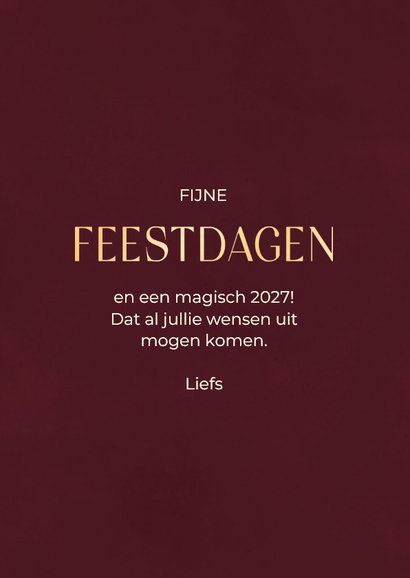 Rode kerstkaart met foto en krans met bloemen en besjes 3