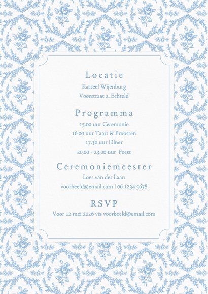 Romantische uitnodiging bruiloft met lichtblauwe roosjes 2