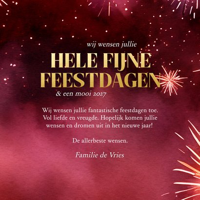 Rood kerstkaartje met vuurwerk en gouden tekst 3