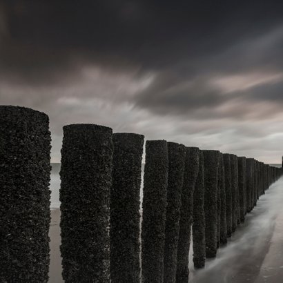 Rouwkaart met Hollandse golfbreker en ondergaande zon Achterkant