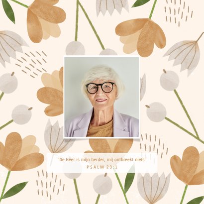 Rouwkaart vierkant vrouw bloemen oker beige 2