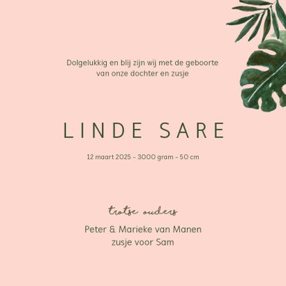 Roze geboortekaartje met giraffe en groene bladeren 3